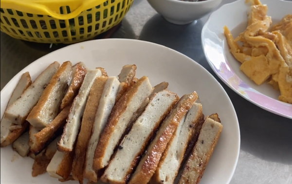 Bánh tráng cuốn chả cá