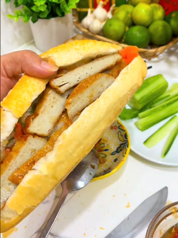 Chả cá Nha Trang làm gì ngon-bánh mì chả cá