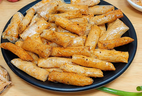 Bánh tráng cuộn tép khô