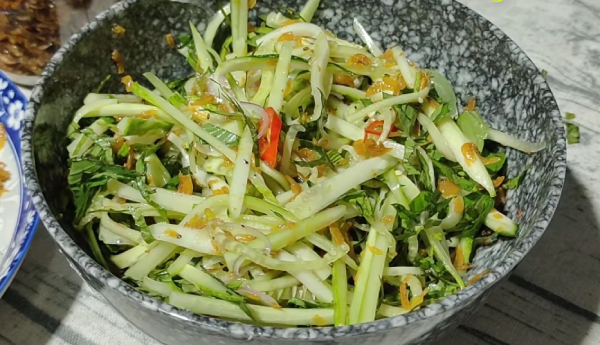 Món tép rim trộn gỏi dưa leo