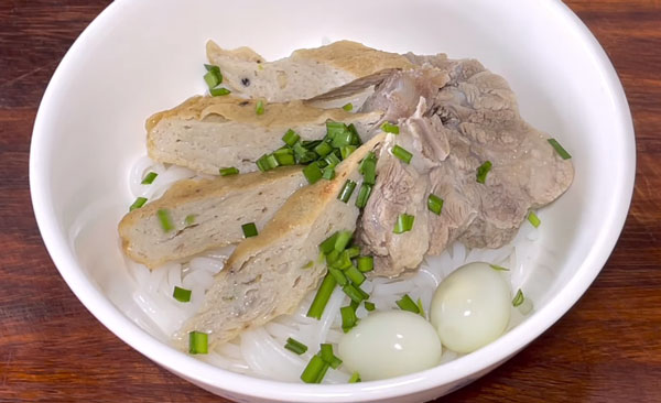 cách nấu bánh canh chả cá Nha Trang sườn