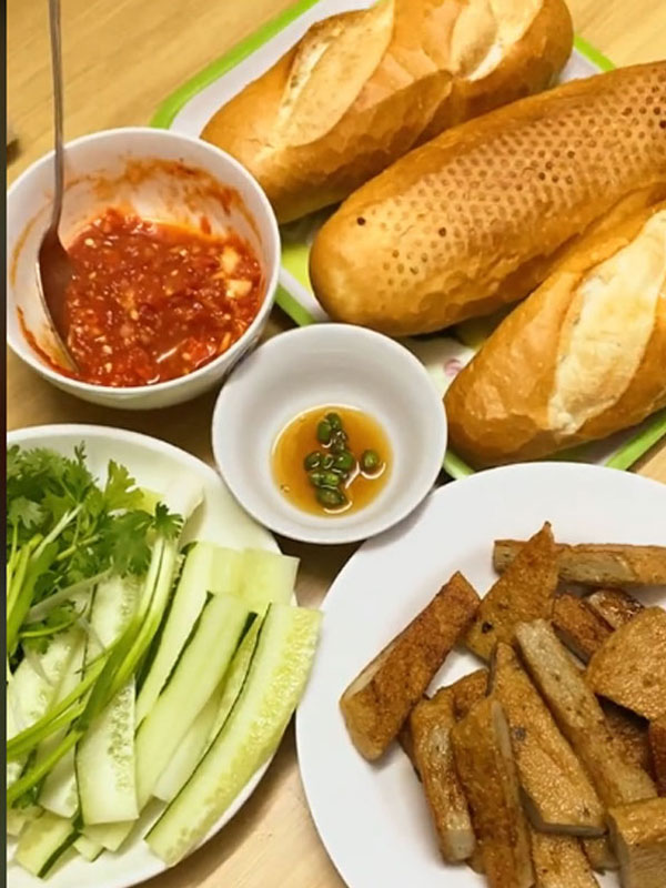 cách cách làm bánh mỳ chả cá Nha Trang