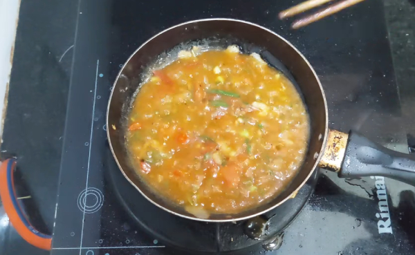 Làm xốt chan bánh mỳ chả cá tại nhà