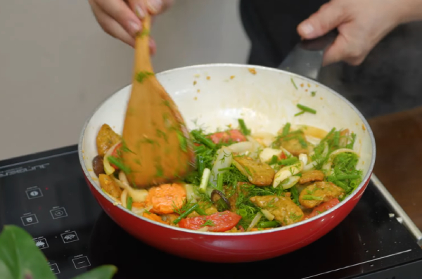 cách làm chả cá xào nấm hành