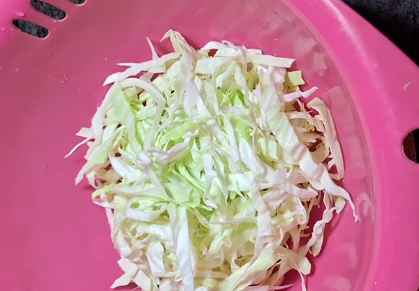 Hướng dẫn làm chả cá xào bắp cải