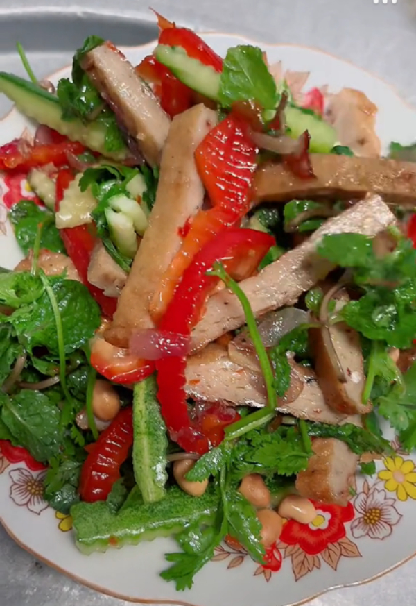 gỏi chả cá dưa leo