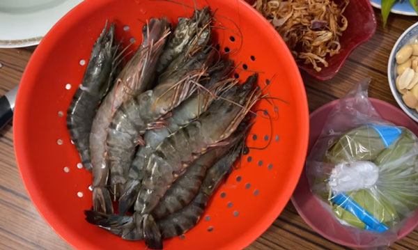 nguyên liệu làm chả lụa tôm thịt rau răm