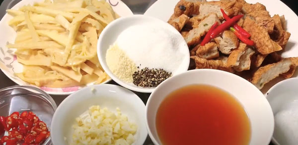 cách lam chả cá Nha Trang kho măng
