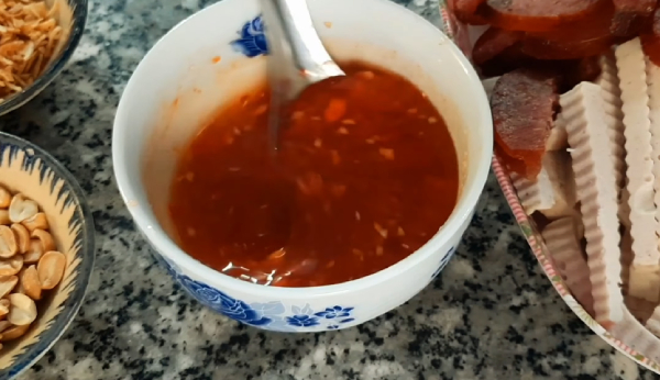 cách làm nước xốt gỏi chả lụa lạp xưởng