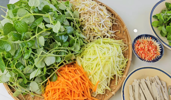 gỏi chả lụa rau càng cua