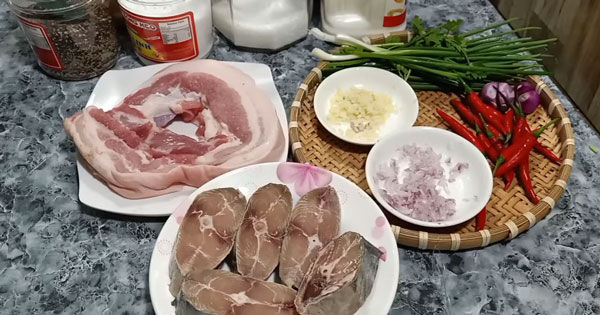 Nguyên liệu làm mắm cá thu kho thịt