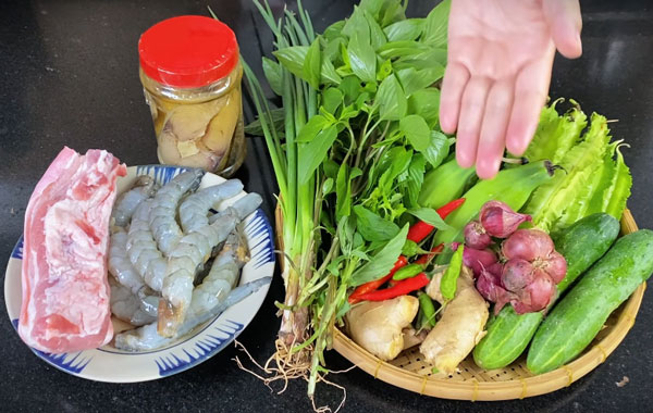 Nguyên liệu làm mắm cá thu chưng thịt trứng