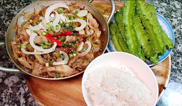 mắm cá thu kho thịt