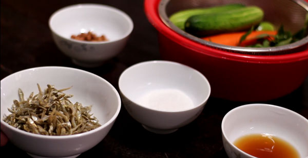 Gỏi khô cá cơm dưa leo