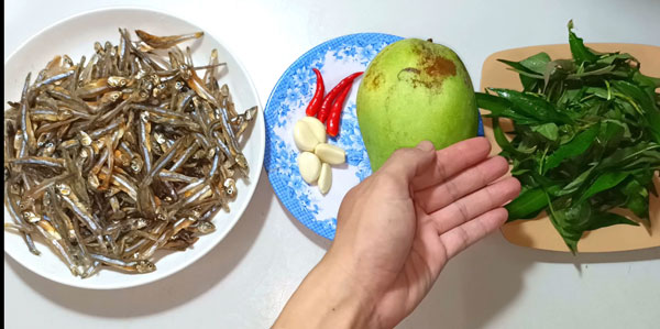 cách làm gỏi xoài khô cá cơm