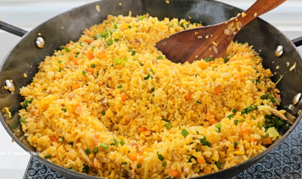 Cơm chiên khô cá đù 1 nắng