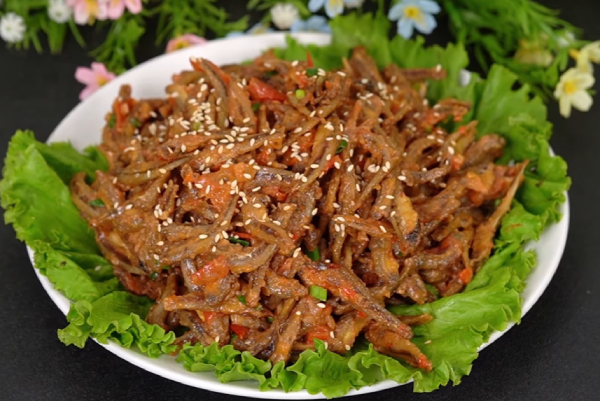 cá cơm khô sốt cà chua