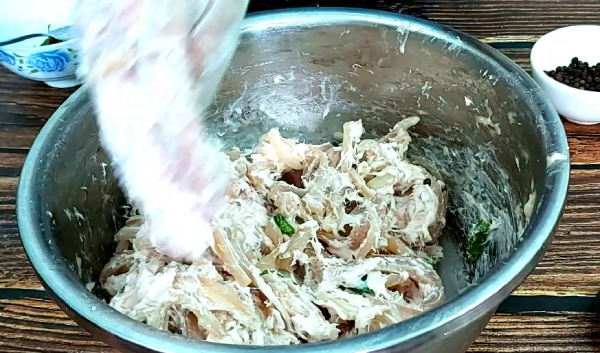 Cách làm chả lụa tai heo ớt xiêm xanh